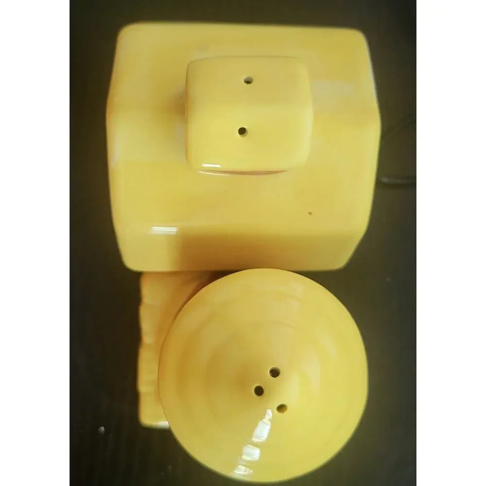 Vtg Ceramic John Deere Salt Pepper Shakers Barn Silo Red Yellow 2002 Orig. Box